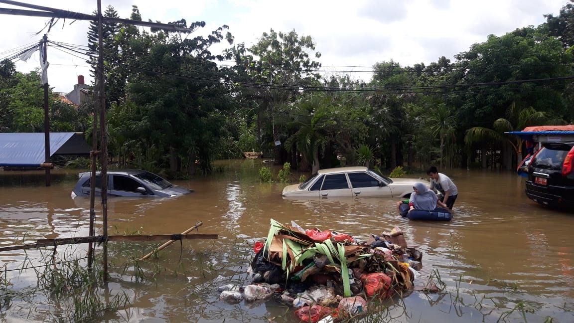 Banjir di kompleks Pondok Bahar, Kecamatan Karang Tengah, Kota Tangerang.