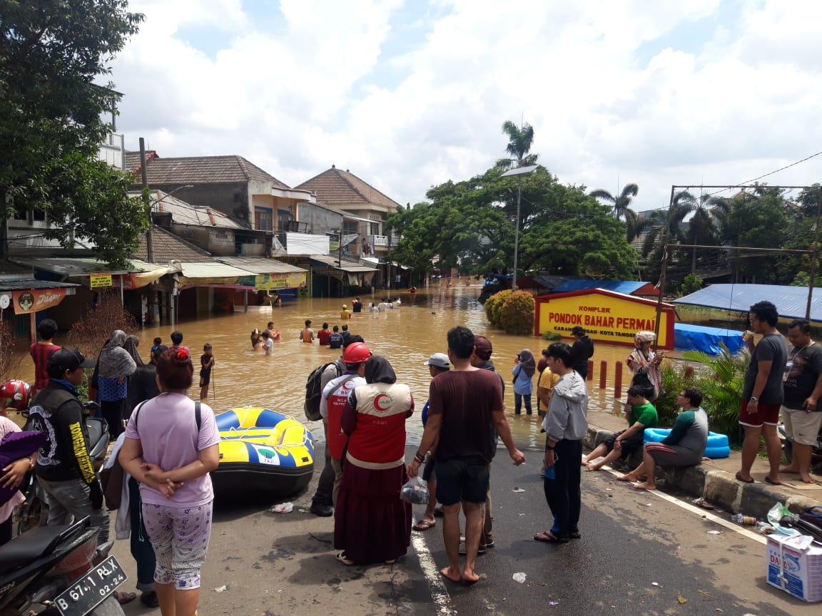 Banjir di kompleks Pondok Bahar, Kecamatan Karang Tengah, Kota Tangerang.