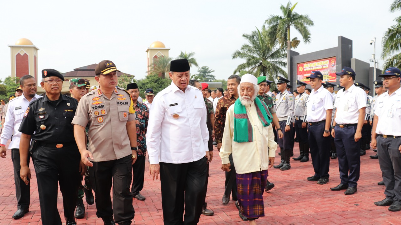 Kapolda Banten Irjen Pol Tomsi Tohir bersama Ulama Banten Abuya Muhtadi Dimyathi, dan Gubernur Banten Wahidin Halim.
