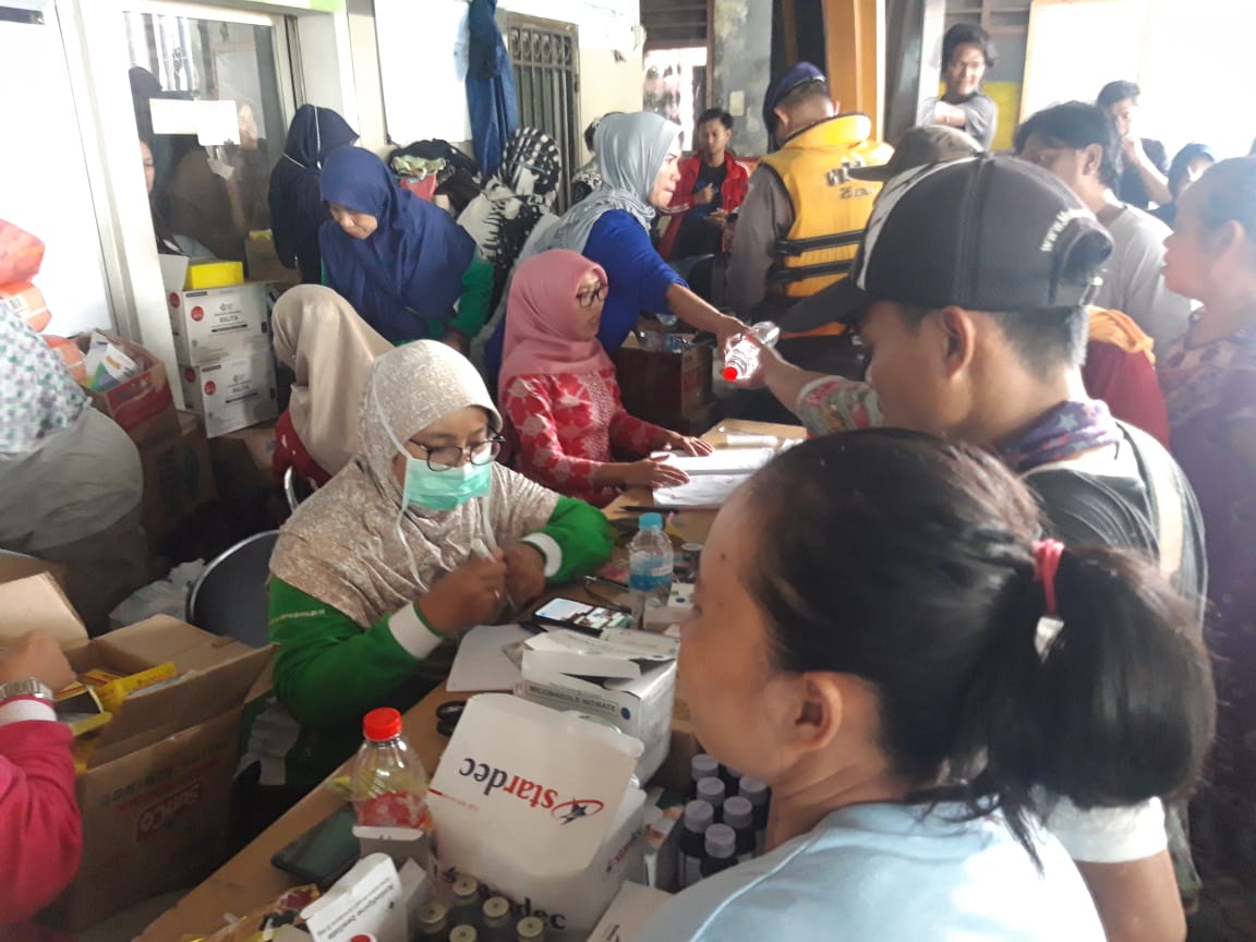 Situasi di Posko bantuan untuk para korban Banjir di Perumahan Ciledug Indah, Kota Tangerang.