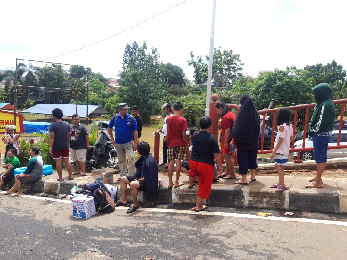 Banjir di kompleks Pondok Bahar, Kecamatan Karang Tengah, Kota Tangerang.