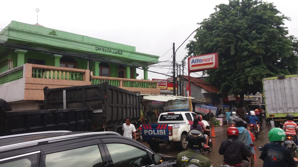 Terjadi di ruas Jalan Raya Serang KM 13.8, tepatnya depan Kantor Markering Point Tunas, Kampung Cerewed, Desa Sukadamai, Kecamatan Cikupa, Kabupaten Tangerang, Kamis (9/1/2020).