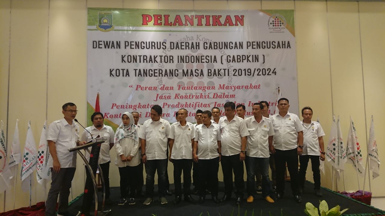 Ketua DPD GAPBKIN Provinsi Banten Syahroni Alfarisi melantik Dewan Pengurus Daerah (DPD) Gabungan Pengusaha Kontraktor Indonesia (GABPKIN) Kota Tangerang di Hotel Narita hall, Cipondoh, Kota Tangerang, Rabu (22/1/2020).