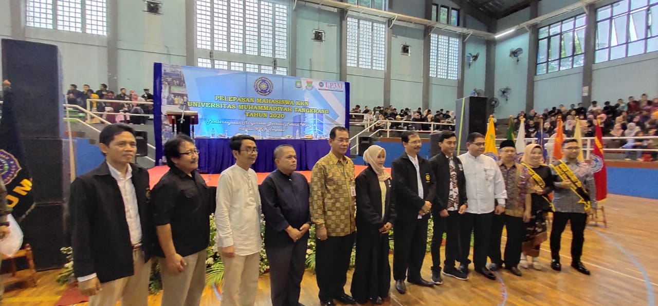 Kegiatan pelepasan Mahasiswa Universitas Muhammadiyah Tangerang (UMT) dalam program Kuliah Kerja Nyata (KKN) di Gelanggang Olahraga (GOR) Damyati, Kota Tangerang, Jumat (24/1/2020).