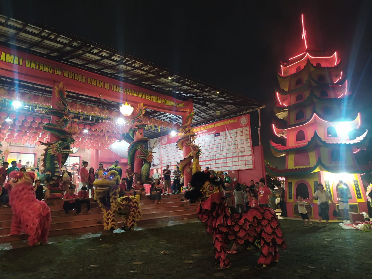 Suasana perayaan Tahun Baru Cina atau Imlek 2571 di wihara Kwan In Thang.