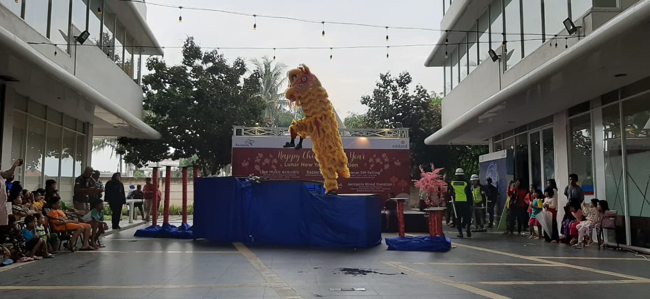 Perayaan tahun baru Imlek di apartemen Aeropolis, Neglasari, Kota Tangerang, Sabtu (25/1/2020).