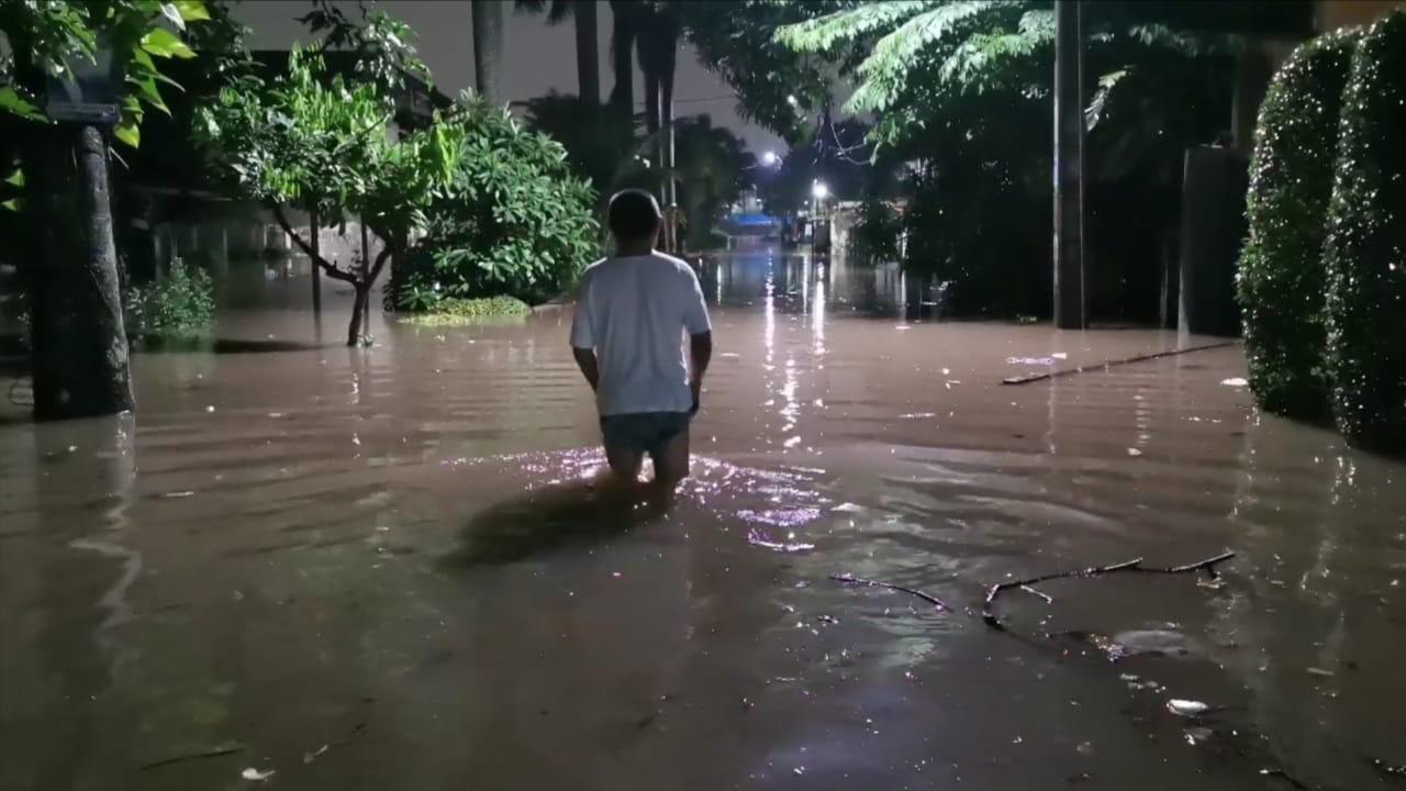 Banjir di Lembah Pinus, Pamulang Timur, Pamulang, Tangsel.