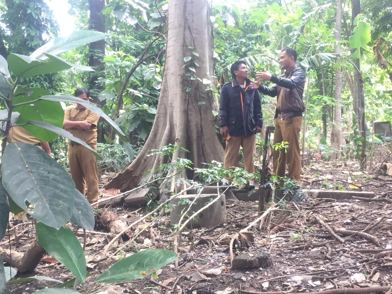 Batu berbentuk silinder diduga peninggalan sejarah pada abad ke-17 di temukan di sekitar bantaran Kali Mookervart.