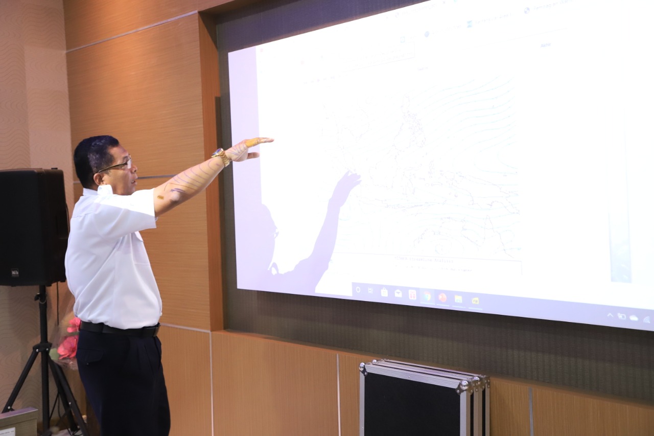 	BMKG menyampaikan informasi tentang cuaca di Kota Tangerang yang diprediksi hujan lebat hingga sepekan mendatang.