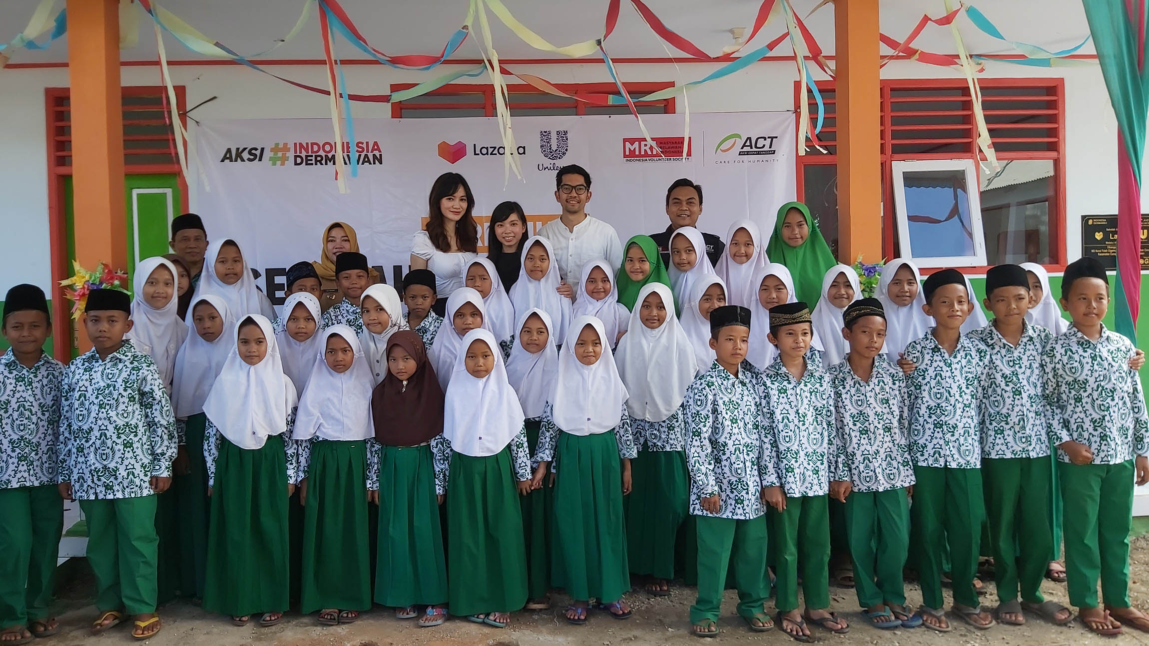 PT Unilever Indonesia, Tbk. dan Lazada meresmikan sekolah Madrasah Diniyah (MD) Nurul Falah Serang, Banten Rabu (12/2/2020).