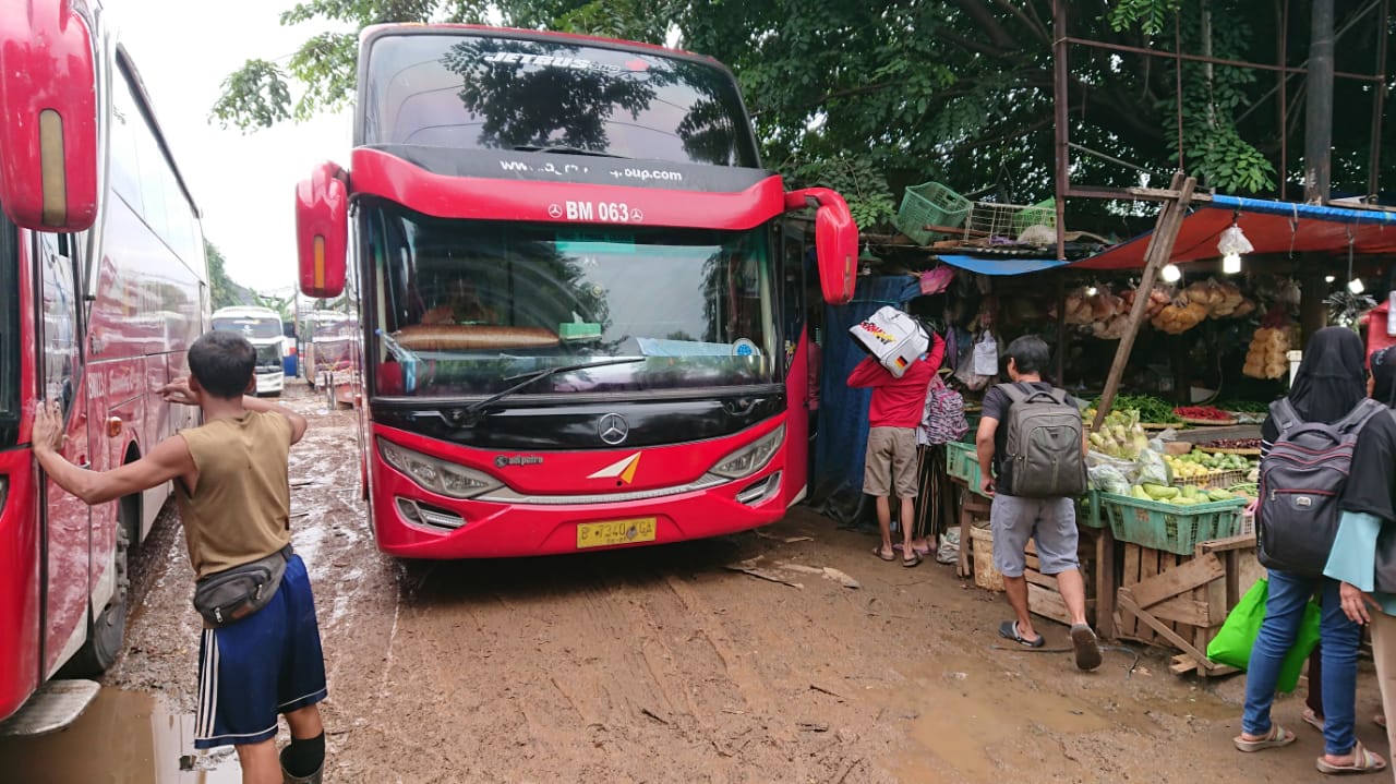 Tampak kondisi Terminal Pasar Lembang Ciledug, Kota Tangerang, Senin (17/2/2020).