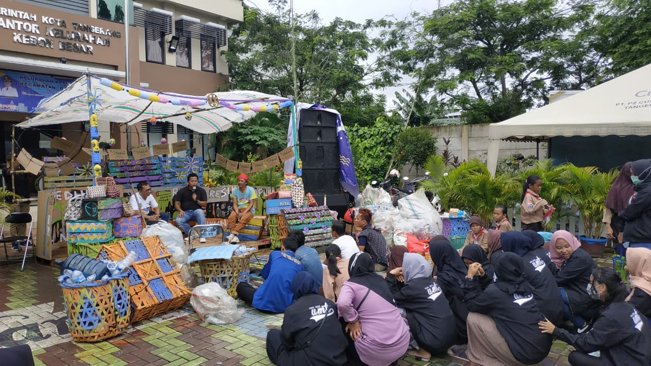 Diskusi pengelolaan sampah dalam rangka Hari Peduli Sampah Nasional 2020 di Kantor Kelurahan Kebon Besar, Kecamatan Batuceper, Kota Tangerang, Minggu (23/2/2020).