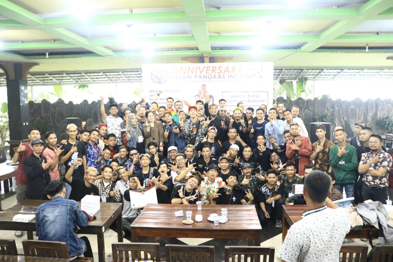 Komunitas Salam Pangkas Indonesia (SPI) merayakan hari jadinya ke-3 bersama DKapster di RM Bambu Oju, Kota Tangerang, Kamis (12/3/2020).
