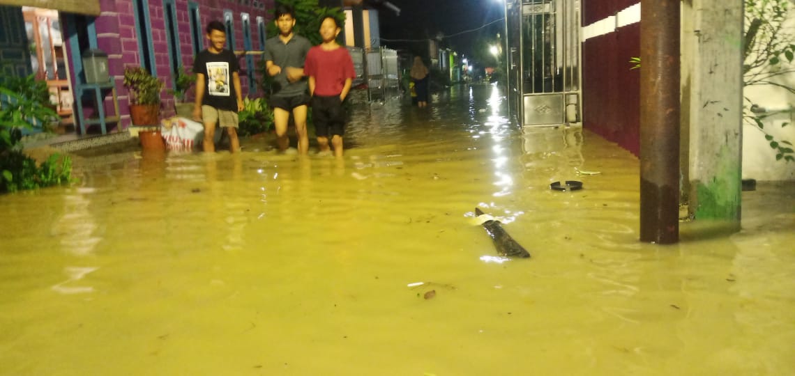 Banjir di Perumahan Mustika Tigaraksa akibat luapan sungai Cimanceuri, Selasa (17/3/2020).