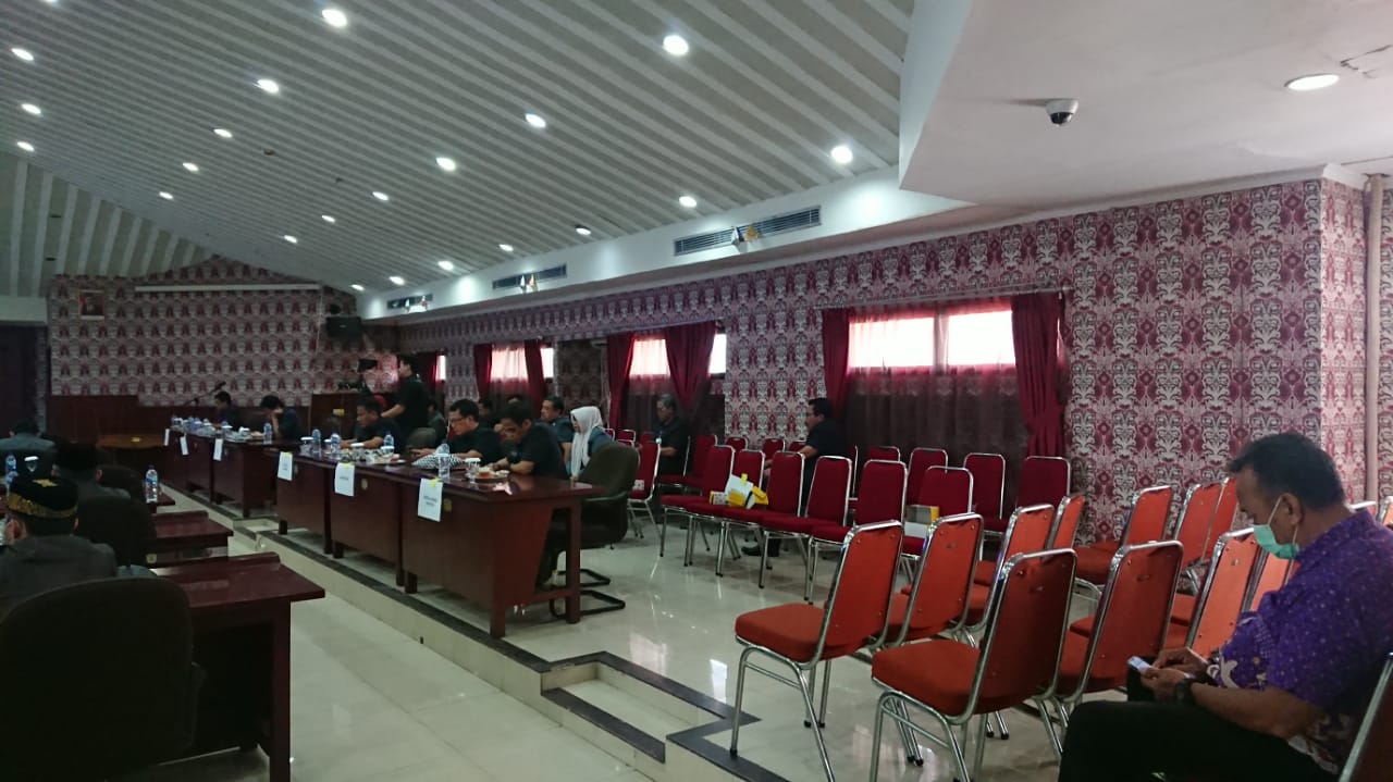 Suasana rapat paripurna di ruang rapat paripurna gedung DPRD Kota Tangerang, Kamis (19/3/2020).