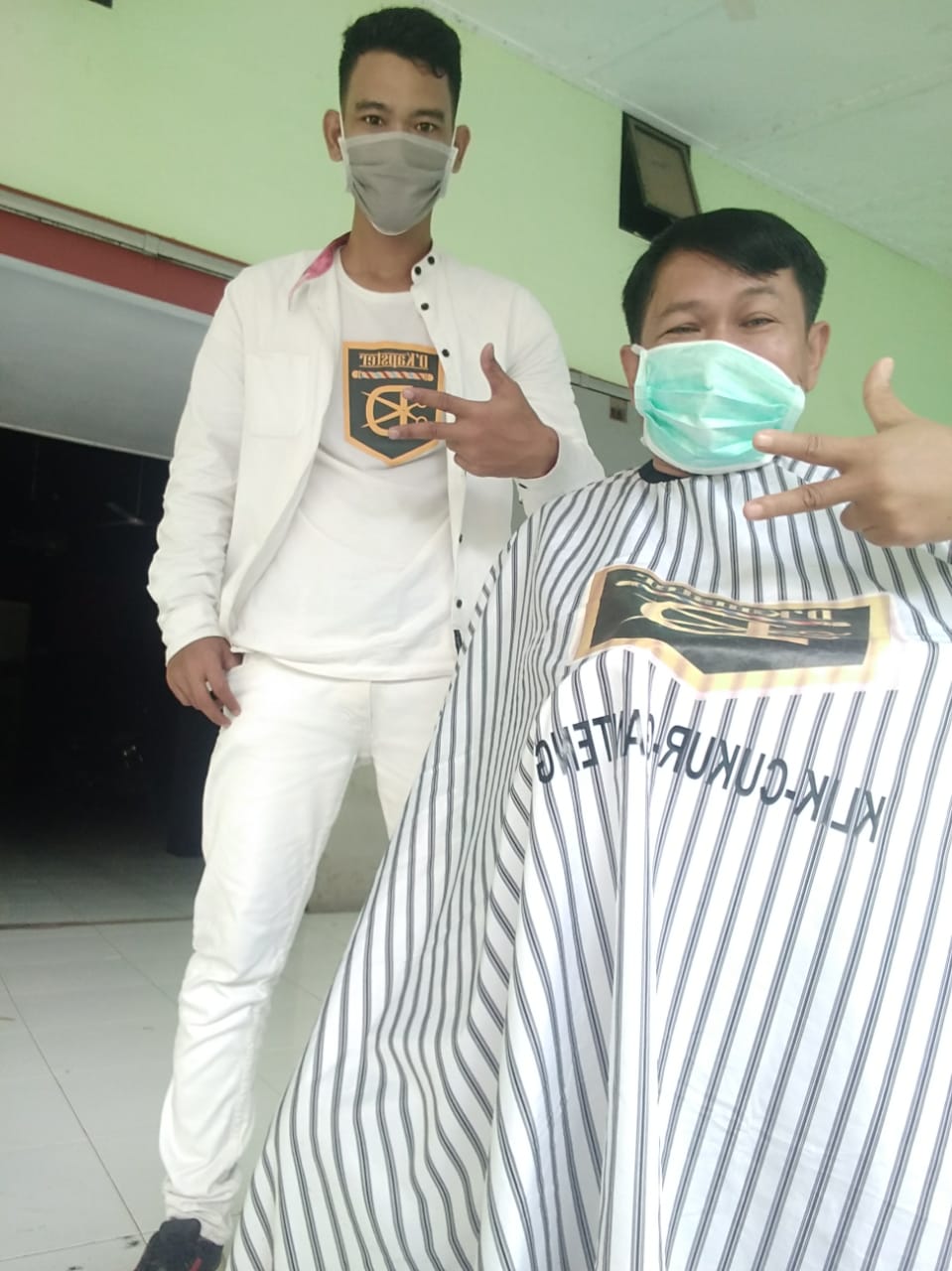 DKapster, pelayanan cukur rambut berbasis aplikasi daring memastikan pelayanan mereka tetap aman meski tengah terjadi wabah COVID-19, Rabu (25/3/2020).