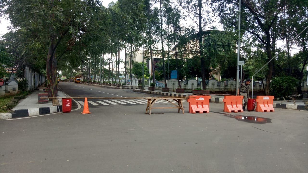 Pengalihan arus lalulintas di kawasan Pusat Pemerintahan Kota (Puspemkot) Tangerang.