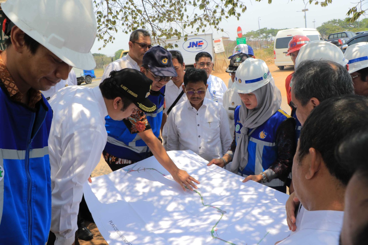 Wali Kota Tangerang Arief R Wismansyah mengecek pembangunan wilayah.