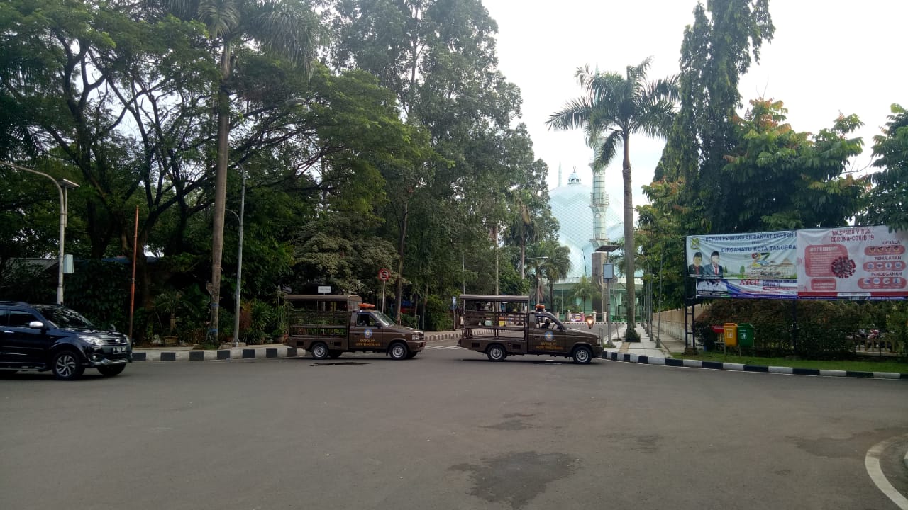 Pengalihan arus lalulintas di kawasan Pusat Pemerintahan Kota (Puspemkot) Tangerang.