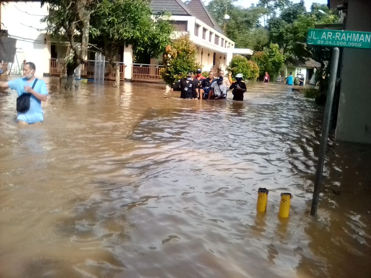 Banjir di Perumahan Villa Pamulang, Kota Tangerang Selatan.