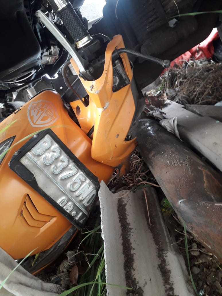 Kecelakaan lalu lintas menewaskan dua pengendara sepeda motor di Jalan Raya Serang, Cangkudu, Balaraja, Selasa (21/4/2020).