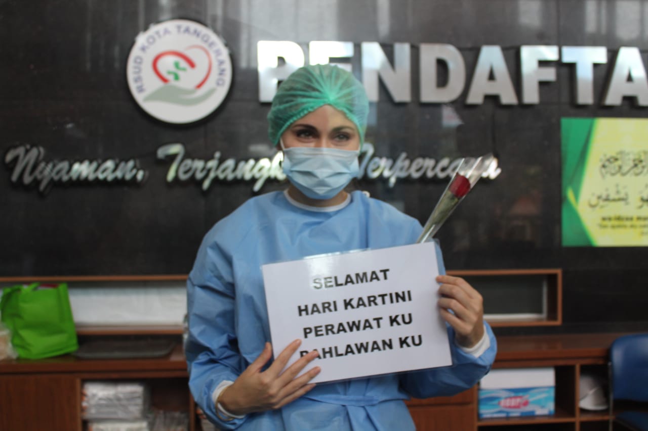Foto bersama dokter dan perawat RSUD Kota Tangerang dalam momen Hari Kartini, Selasa (21/4/2020).