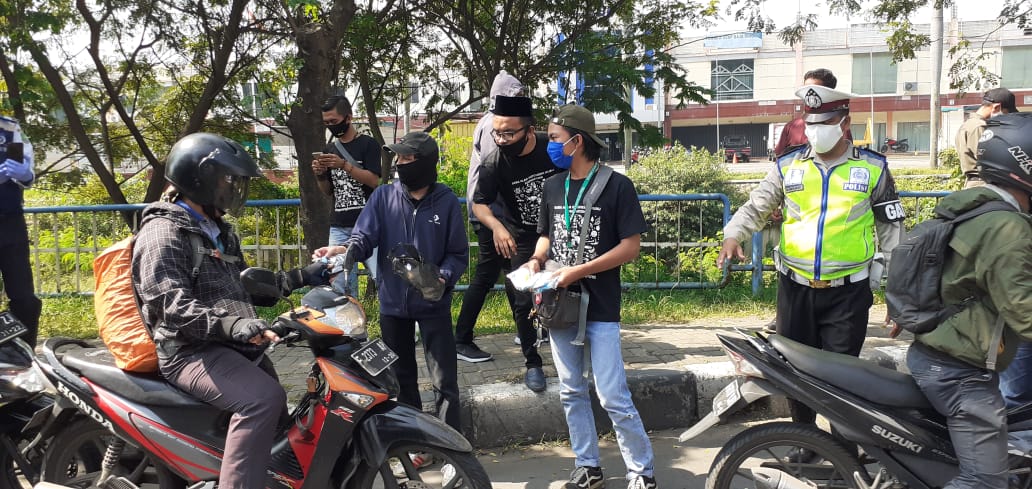 Check point PSBB Kota Tangerang di Jalan Daan Mogot, Batuceper, Kota Tangerang, Rabu (22/4/2020).