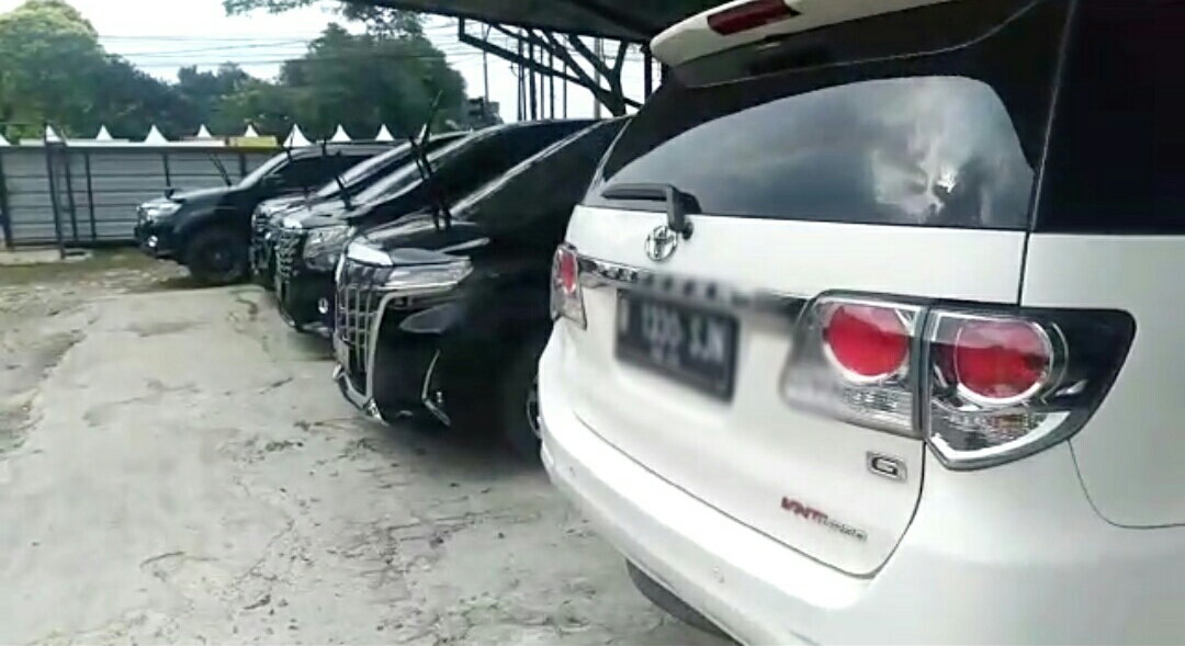 Mobil sewaan milik Slamet Effendy.