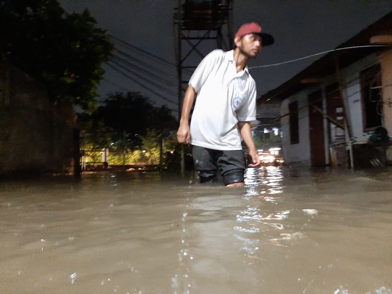 Hujan Berjam Jam Sejumlah Perumahan Di Tangsel Terendam Banjir