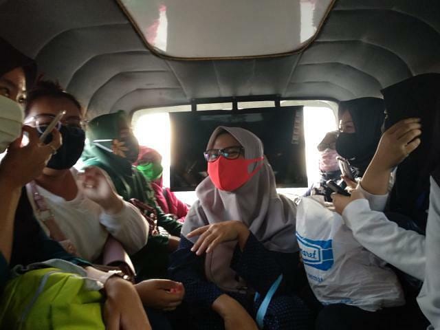 PSBB Kok Angkot di Tangerang Masih Penuh Sesak?