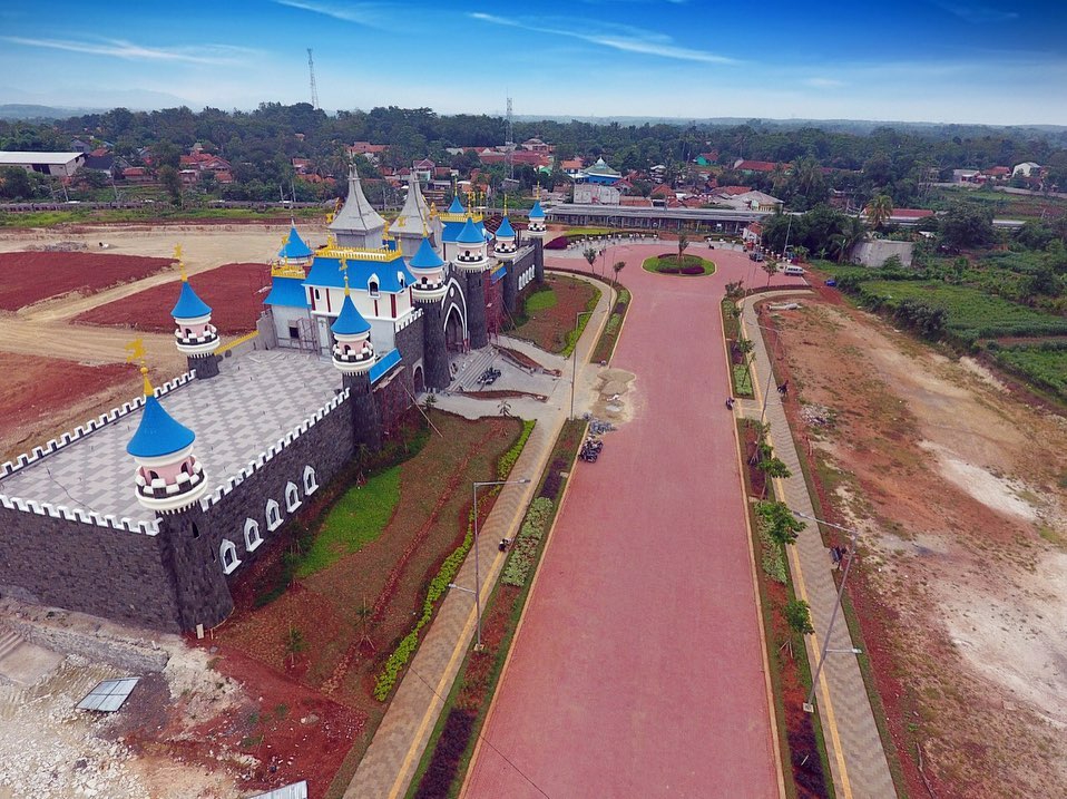 Kastil maskot Perumahan Modernland Cilejit, Kecamatan Jambe, Kabupaten Tangerang.