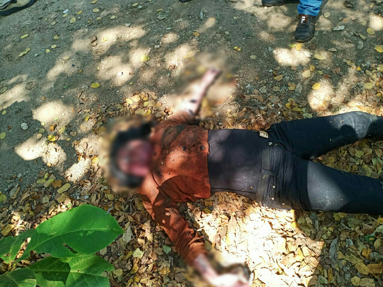 Sesosok mayat perempuan tanpa identitas ditemukan tergeletak di pingiran empang, Kecamatan Karawaci, Kota Tangerang, Selasa (16/6/2020).