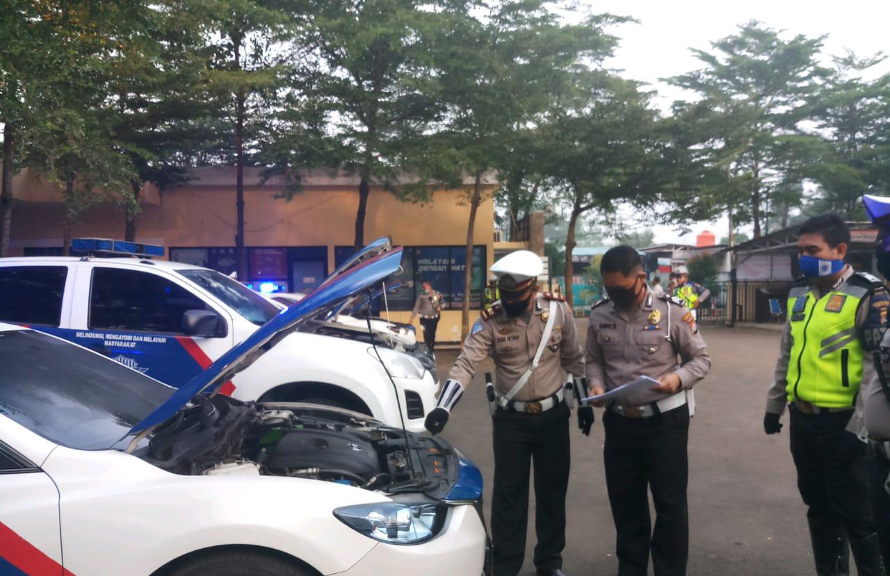 Aktivitas pemeriksaan kendaraan dinas personel Satlantas Polresta Tangerang, Kamis (18/6/2020).