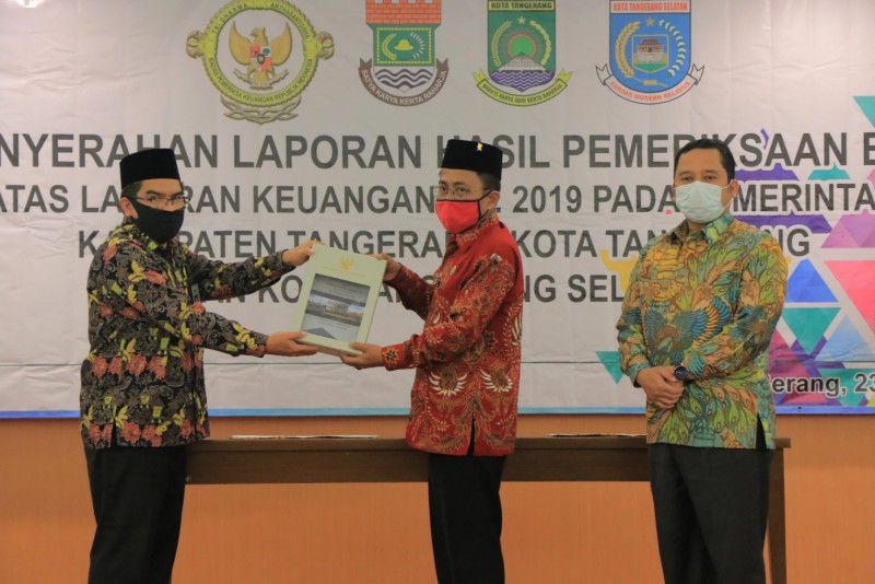 Wali Kota Tangerang H Arief R Wismansyah menerima laporan hasil pemeriksaan BPK atas Laporan Keuangan TA 2019, di Kantor BPK RI Perwakilan Banten, Serang, Selasa (23/6/2020) lalu.