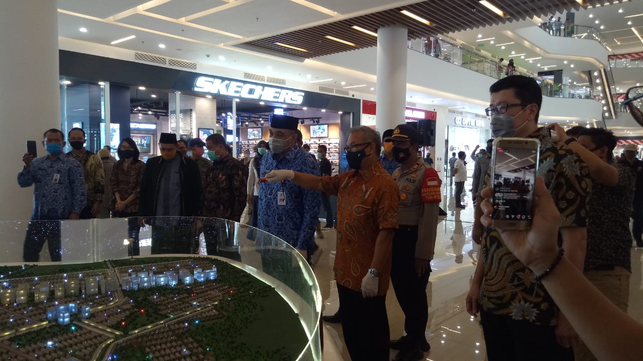 Bupati Tangerang Ahmed Zaki Iskandar meresmikan dibukanya kembali operasional Mal Ciputra Citra Raya di Cikupa Kabupaten Tangerang, Jumat (17/5/2020).