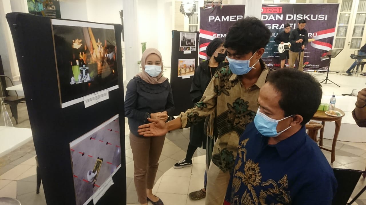 Komunitas Taman Potret (Kotret) menggelar pameran fotografi bertema Semangat Menuju Fase Baru. Dalam rangka memeriahkan Hari Ulang Tahun (HUT) ke-75 Republik Indonesia, Kota Tangerang, Minggu (16/8/2020).
