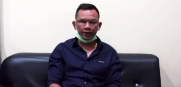 Seorang pria yang mengaku sebagai polisi saat terlibat cekcok dengan salah satu pesepeda di Pantai Pasir Putih, kawasan Pantai Indah Kapuk (PIK) 2, Jakarta Utara.