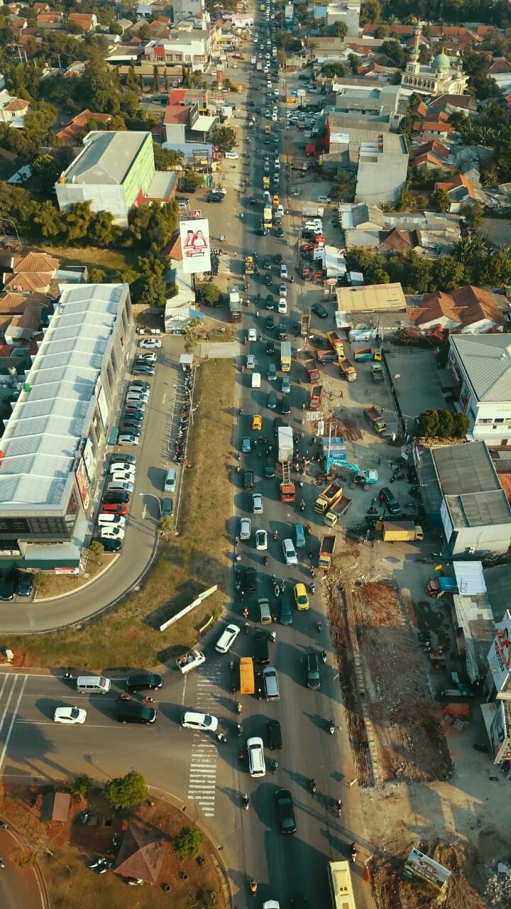 Dinas Pekerjaan Umum (DPU) melakukan perbaikan dan pelebaran dua ruas jalan Buaran-Rawa Buntu.