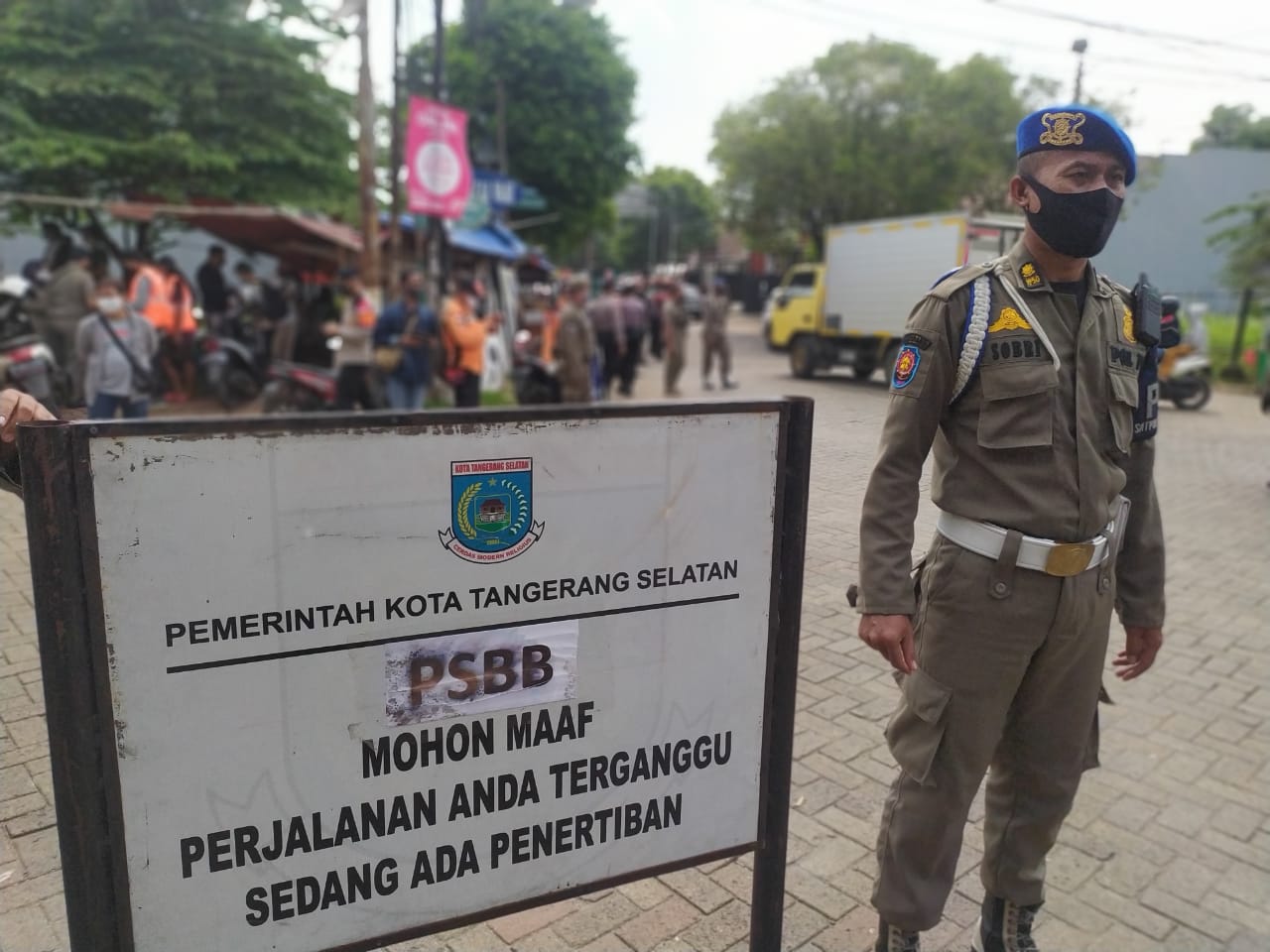 Operasi makser oleh petugas gabungan di wilayah Serpong, Tangsel, 16 September 2020, Rabu (21/10/2020).