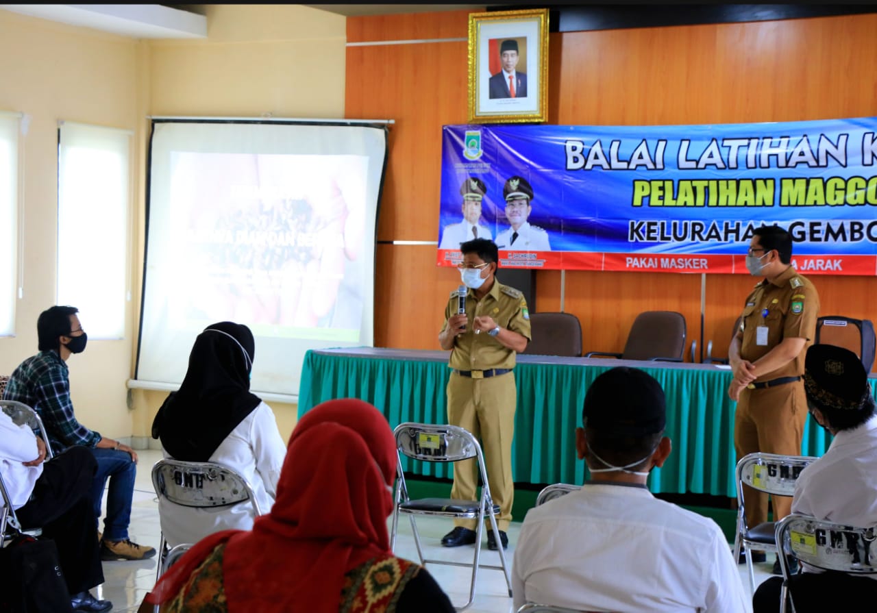 Wakil Wali Kota Tangerang Sachrudin saat memberikan sambutan dalam Program Pembinaan Masyarakat yang di gelar di Balai Latihan Kerja (BLK) Kota Tangerang, Senin (16/11/2020).
