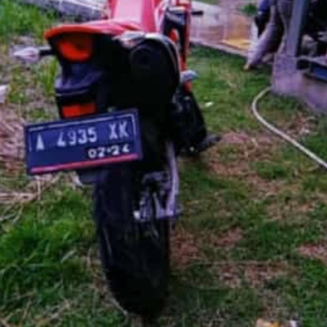 Satu unit sepeda motor milik Bayu Setiawan Honda CRF Merah Nopol A 4935 XK hilang dicuri di daerah Pasar Kemis, Kabupaten Tangerang, Minggu (22/11/2020) sore tadi sekitar pukul 17.00.