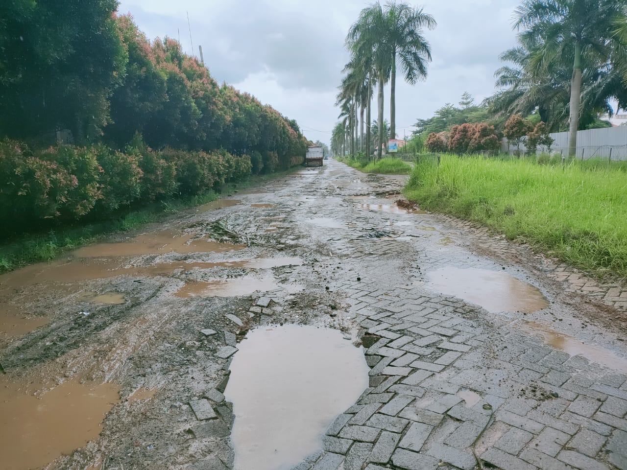 gambar-kawasan-industri-pasar-kemis-rusak
