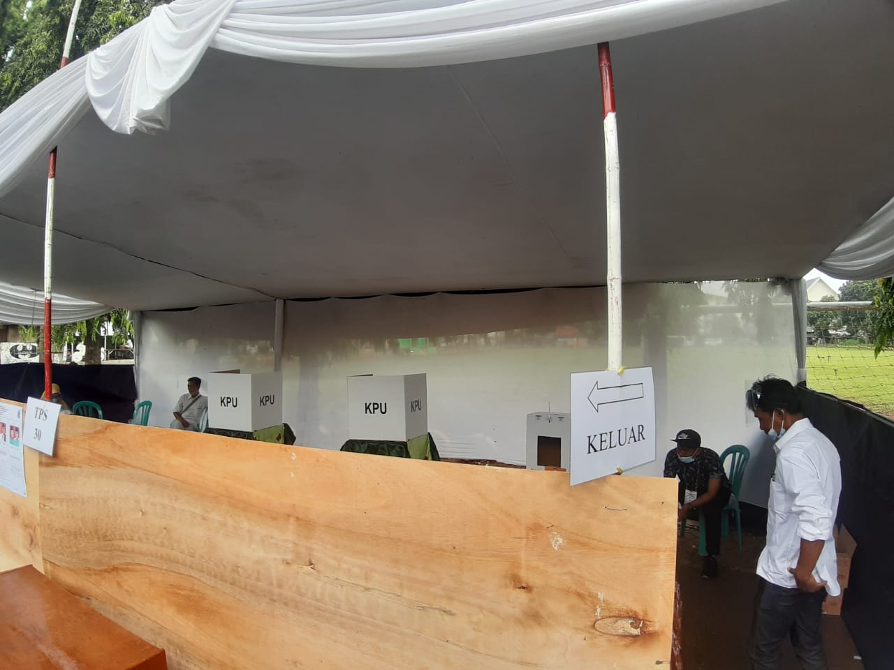 Suasana pemungutan suara ulang (PSU) di TPS 30 Kelurahan Rengas, Ciputat Timur,Tangsel, Minggu (13/12/2020).