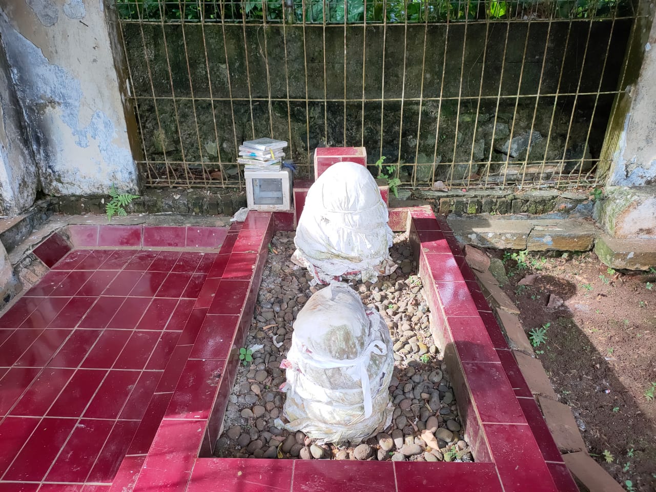 Makam keramat Ki Seteng yang berada di wilayah Tigaraksa Kabupaten Tangerang, Jumat (18/12/2020).
