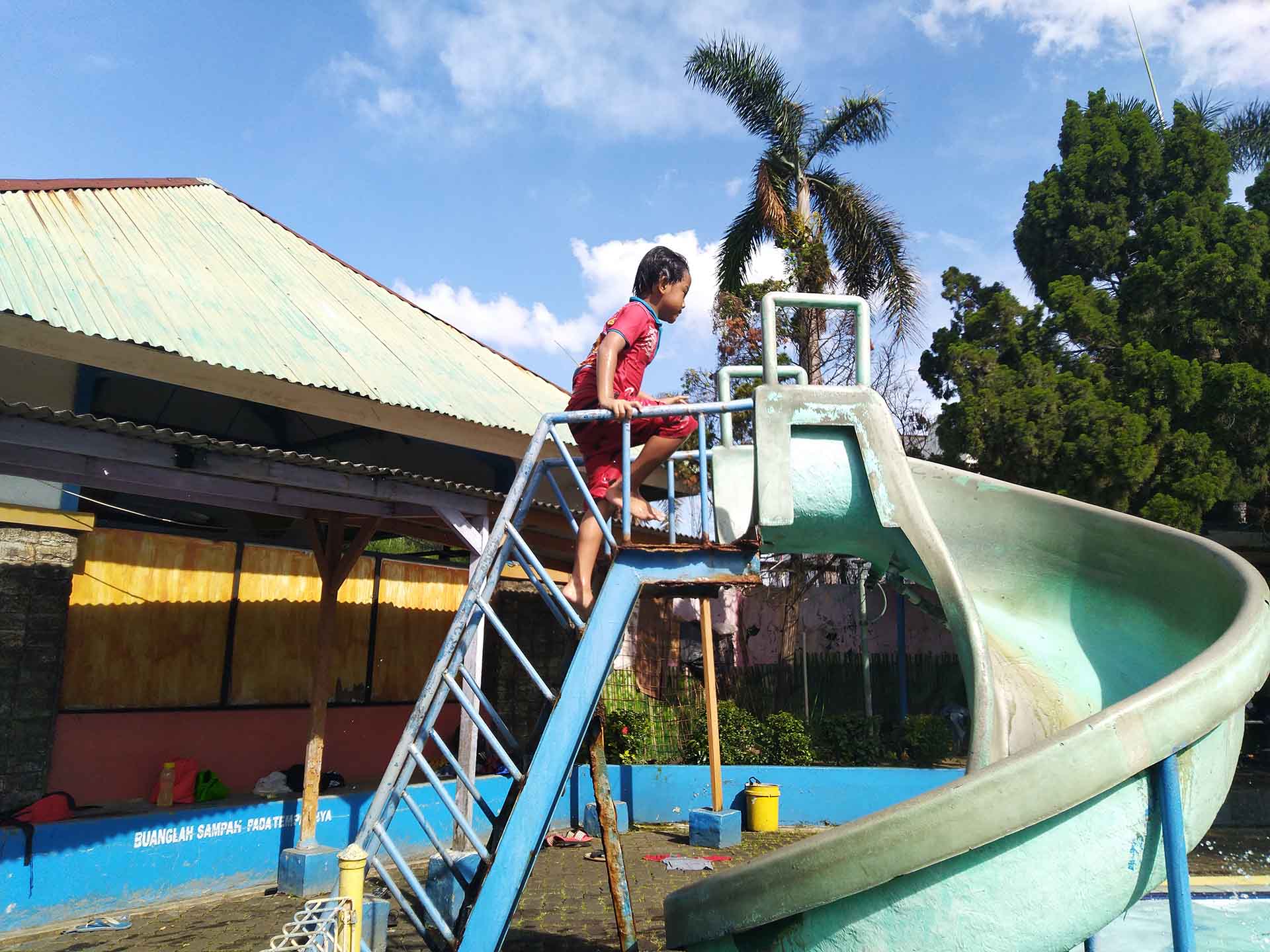 Pengunjung Kolam Renang Sinta Tangerang.