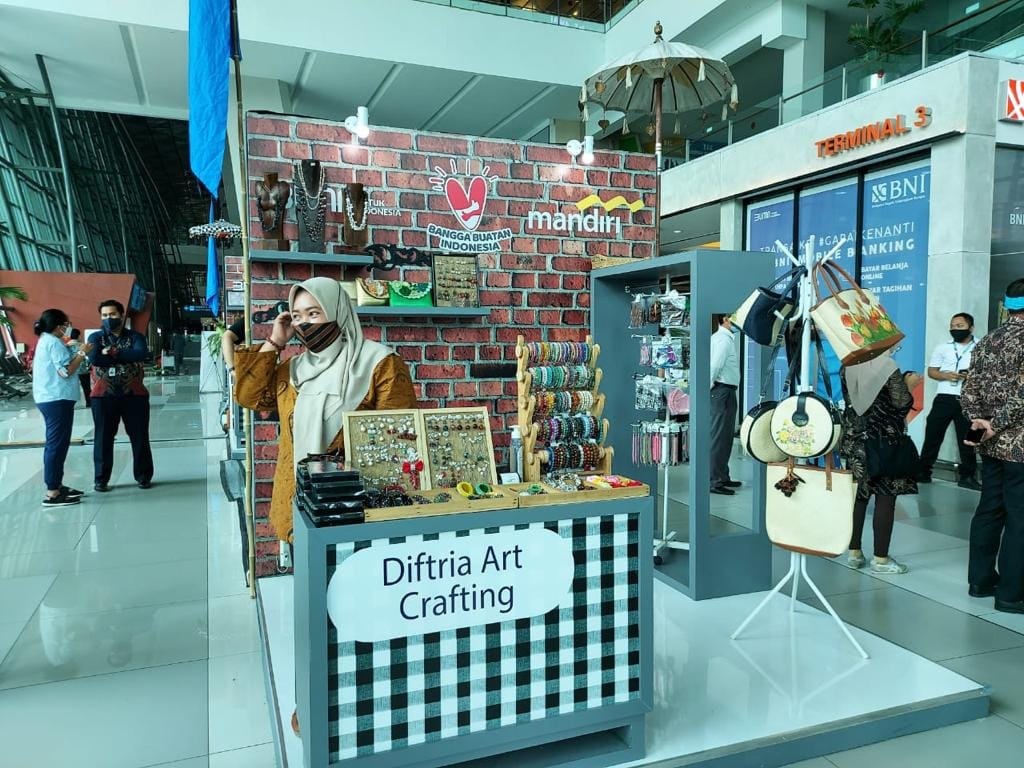 Pameran UMKM di Terminal 3 Bandara Soekarno Hatta.