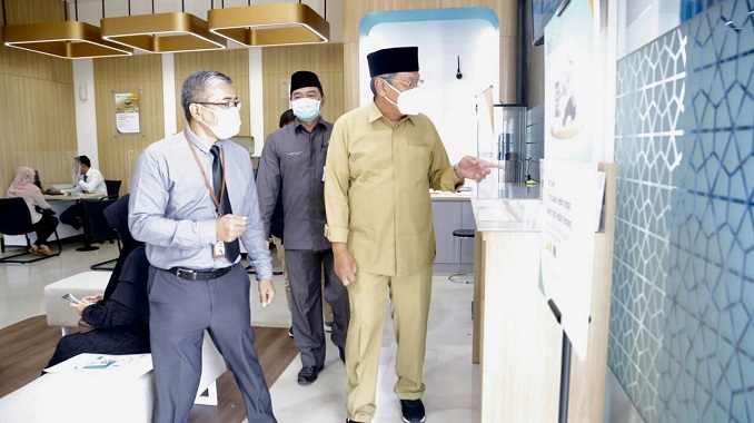 Wakil Walikota Tangerang Selatan Benyamin Davnie saat menghadiri peresmian Kantor Bank Syariah Indonesia (BSI) di Jl.Pahlawan Seribu Ruko Toll Boulevard Blok D20-21 BSD City-Tangerang Selatan, Rabu (3/2/2021).