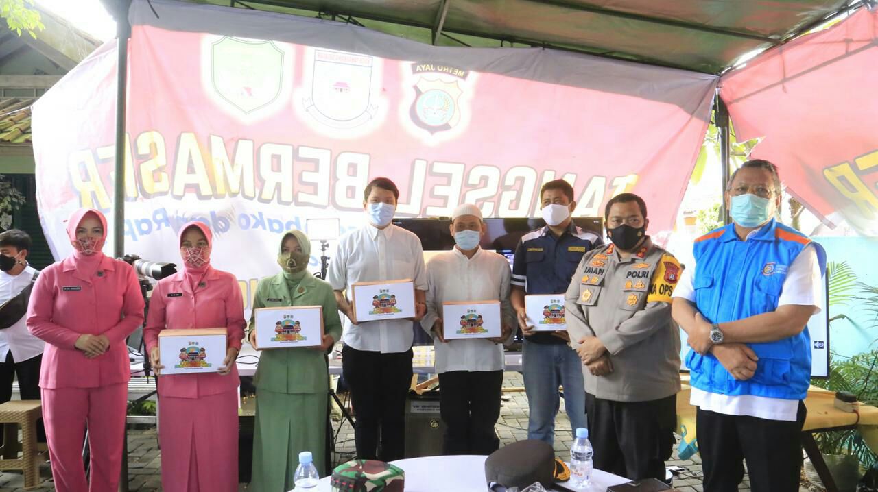 Wakil Walikota Tangerang Selatan Benyamin Davnie saat menghadiri program kegiatan Tangsel Bermasker, Tangsel, Kamis (4/2/2021).