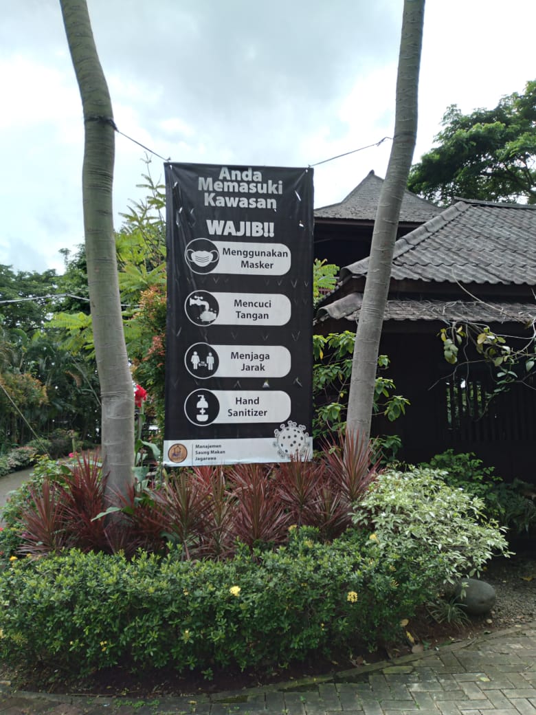 Suasana Rumah Makan (RM) Jagarawa di Kecamatan Cipondoh yang menerapkan protokol kesehatan, Kota Tangerang, Senin (8/2/2021).