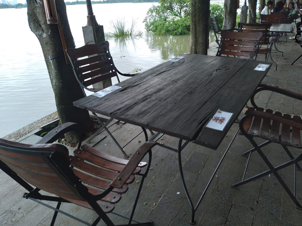 Suasana Rumah Makan (RM) Jagarawa di Kecamatan Cipondoh, Kota Tangerang, Senin (8/2/2021).